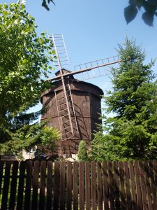 Obraz zawierający Wiatrak w&nbsp;Rogier&oacute;wku