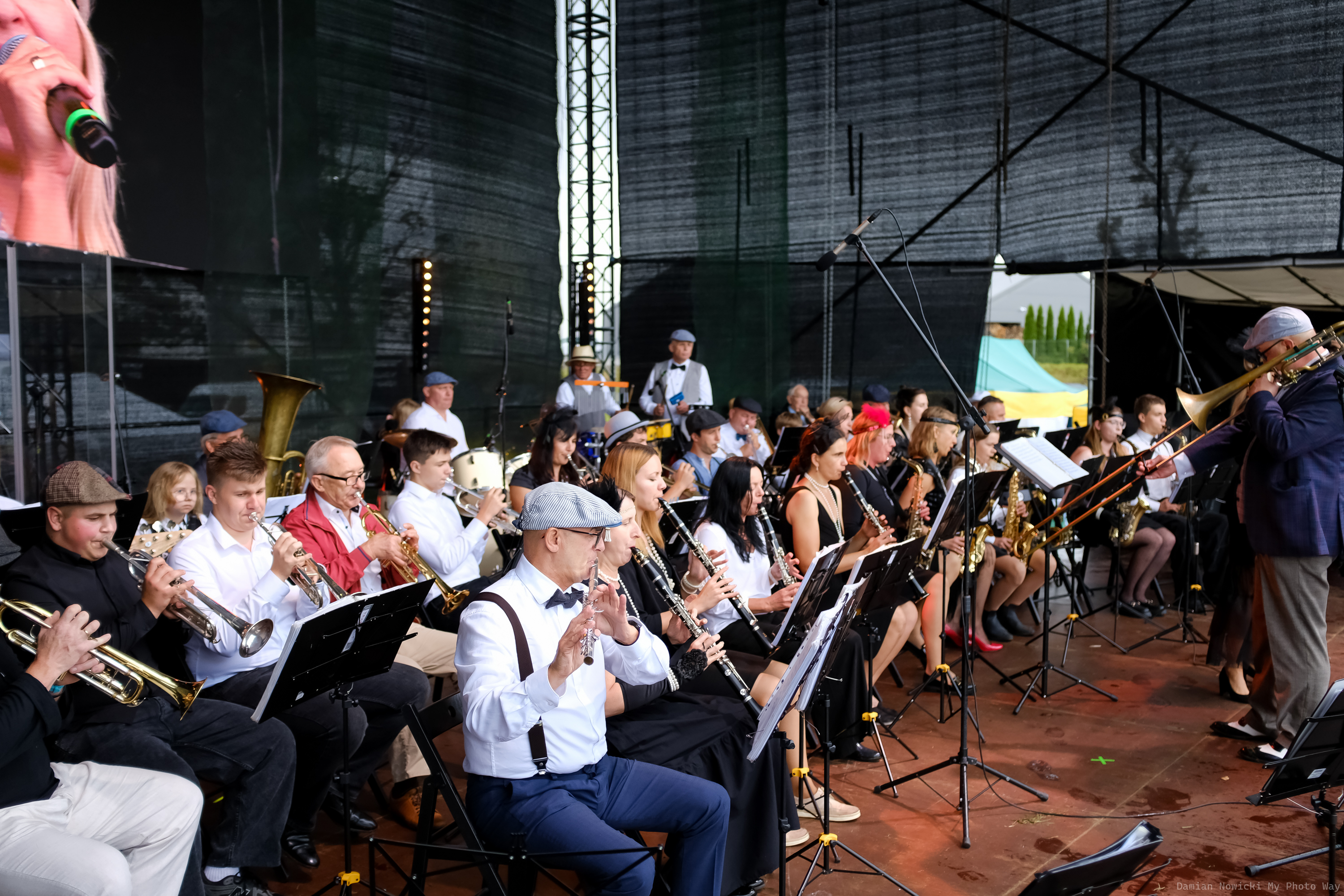 Obraz zawierający orkiestrę 