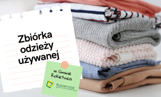Grafika: zdjęcie złożonej odzieży ułożonej na kupce. Na niej grafika kartki papieru i tekst: zbiórka odzieży używanej. Na niej mniejsza zielona karteczka z napisem w Gminie Rokietnica i logotypem Rokietnica Gmina perspektyw